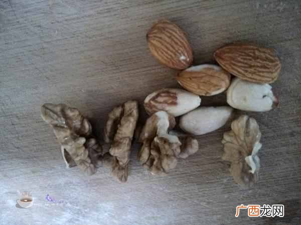 薏米花生黄豆黑豆芝麻五谷豆浆的做法？快速打造细腻爽滑五谷豆浆