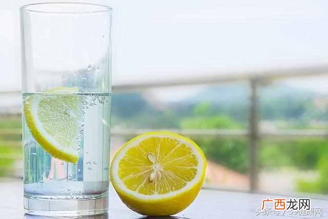 新鲜柠檬怎么泡水喝？柠檬水人人都能喝吗？要怎么泡才好喝？