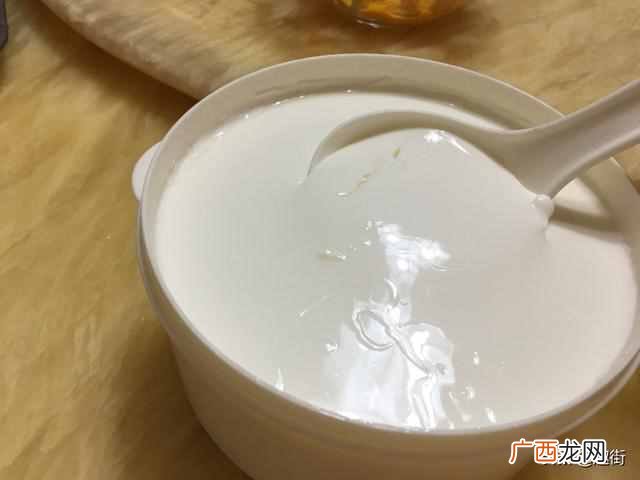 家庭版炒酸奶怎么做？？在家自制炒酸奶，方法简单