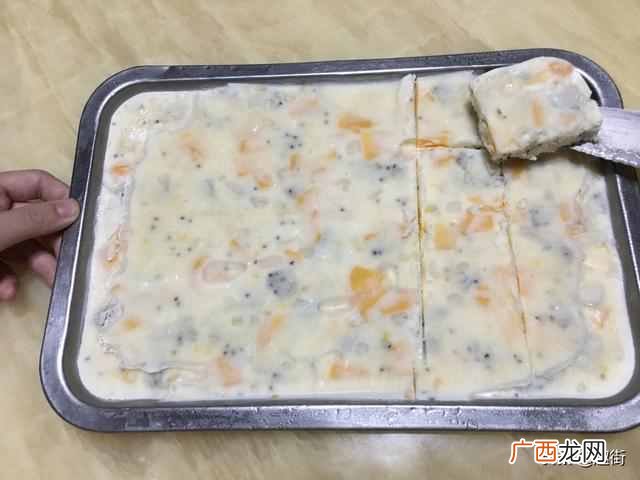 家庭版炒酸奶怎么做？？在家自制炒酸奶，方法简单