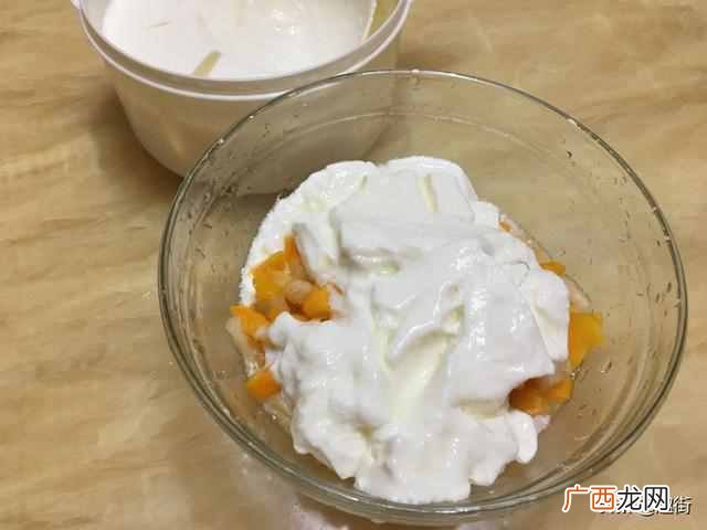 家庭版炒酸奶怎么做？？在家自制炒酸奶，方法简单
