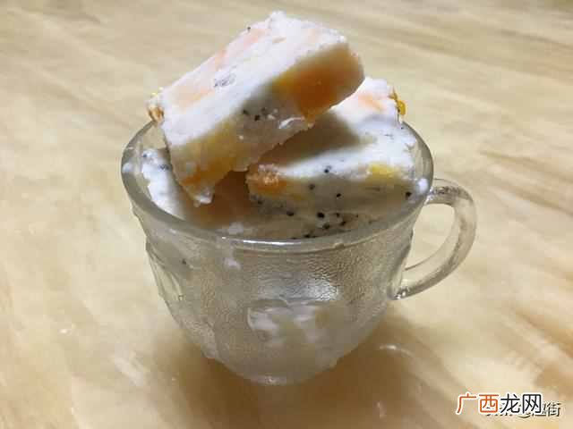 家庭版炒酸奶怎么做？？在家自制炒酸奶，方法简单