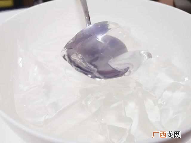 如何做百香果凉粉？做法简单的青柠百香果凉粉，酸甜回味
