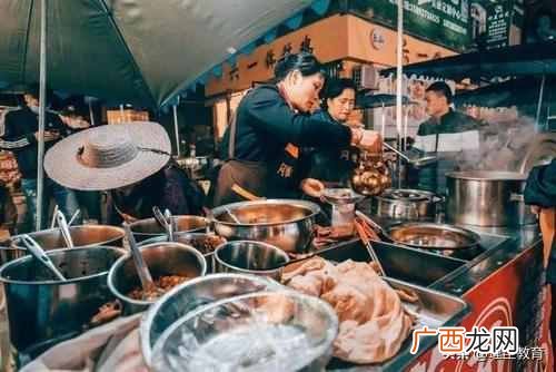怎么摆地摊赚钱？？新手如何摆地摊？卖什么最赚钱？