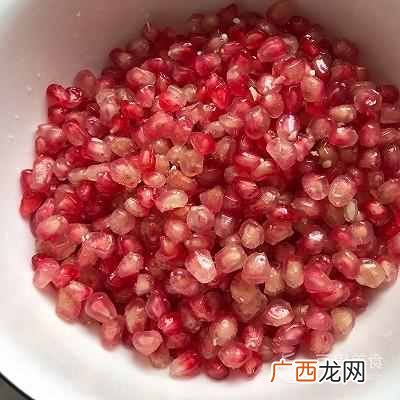 怎样榨石榴汁？？鲜榨石榴汁的做法