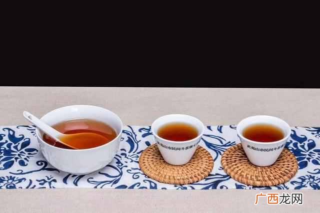 如何泡好大红袍茶？多少度的水适合冲泡大红袍？