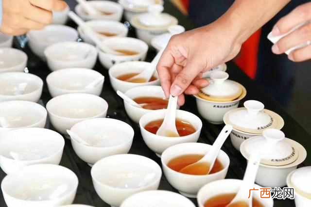 如何泡好大红袍茶？多少度的水适合冲泡大红袍？