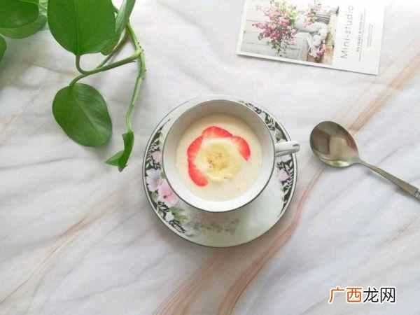 怎样做美味的香蕉蜂蜜酸奶??香蕉酸奶奶昔没人能抗拒!