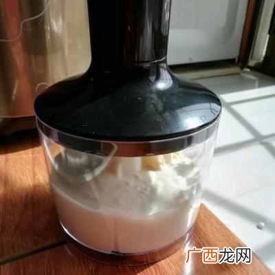 怎样做美味的香蕉蜂蜜酸奶??香蕉酸奶奶昔没人能抗拒!