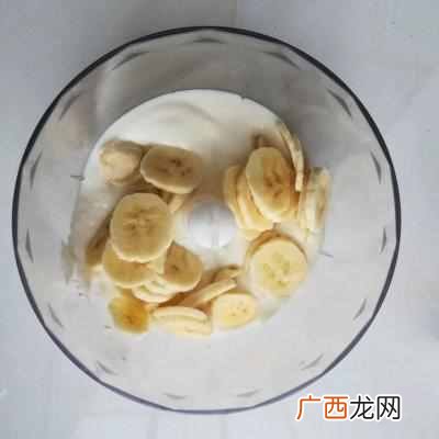 怎样做美味的香蕉蜂蜜酸奶??香蕉酸奶奶昔没人能抗拒!