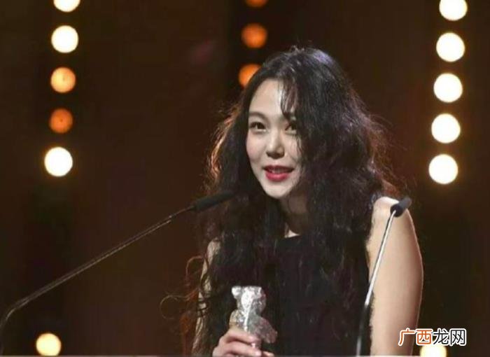 58岁导演婚内出轨小22岁影后 58岁男人有年轻小三
