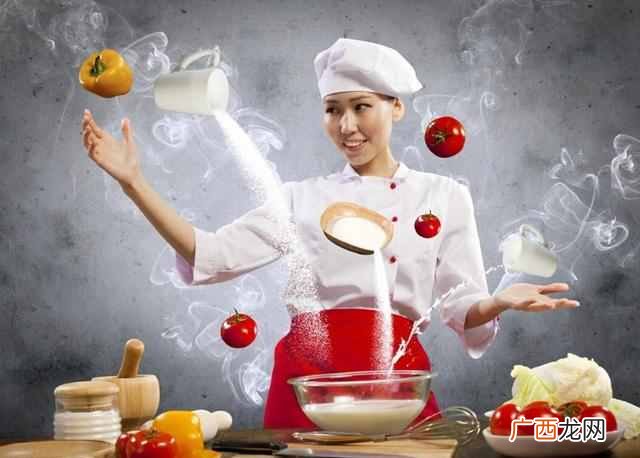 厨师为什么要戴高帽子？为什么厨师上班要戴着很高的帽子