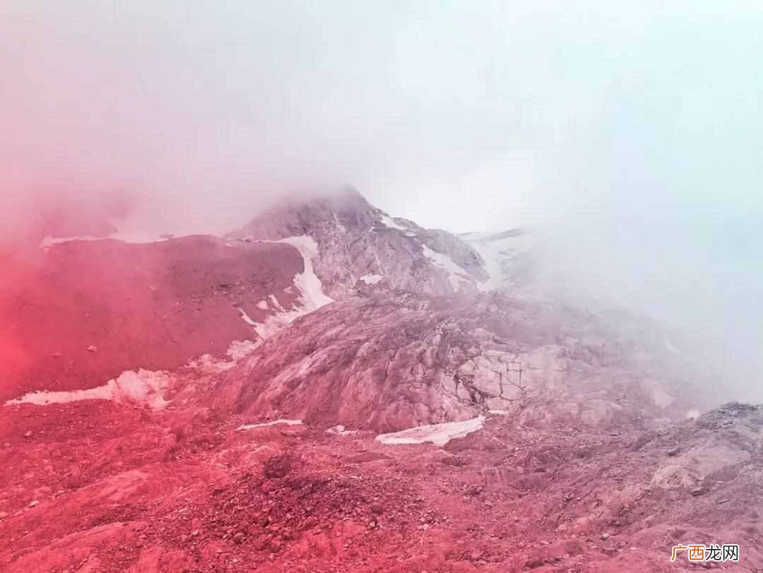 半山腰飘浮的是云还是雾