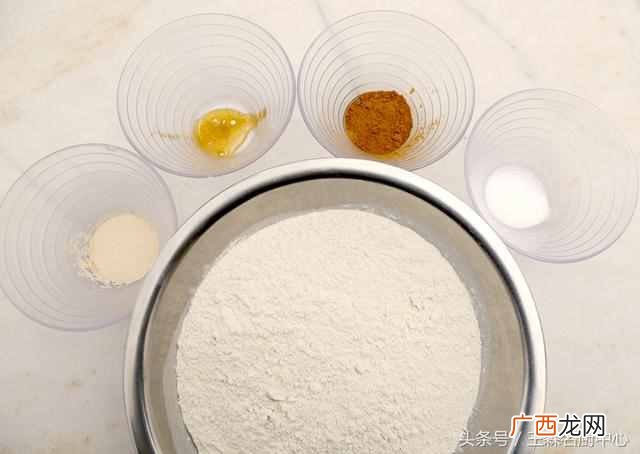 家庭最简单面包的做法?四款简单易操作的家庭版面包制作