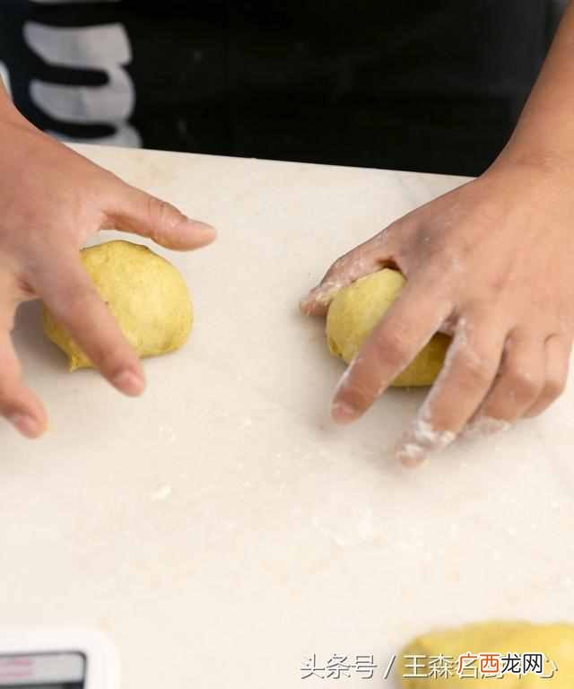 家庭最简单面包的做法?四款简单易操作的家庭版面包制作