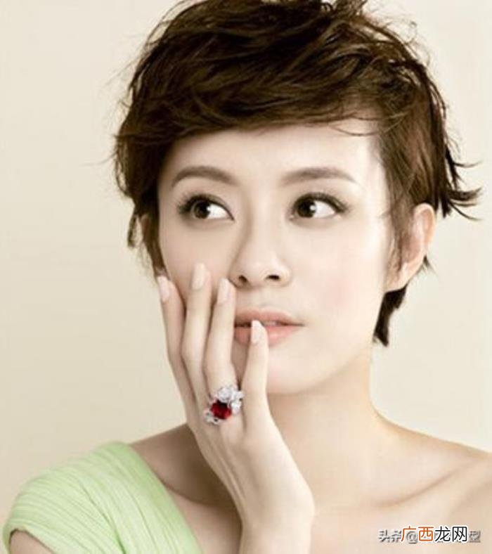 方脸适合什么发型，方脸女生适合什么发型