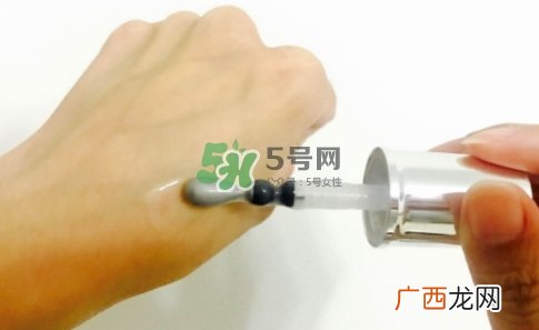 兰蔻小灰瓶怎么用？兰蔻小灰瓶眼部精华使用方法