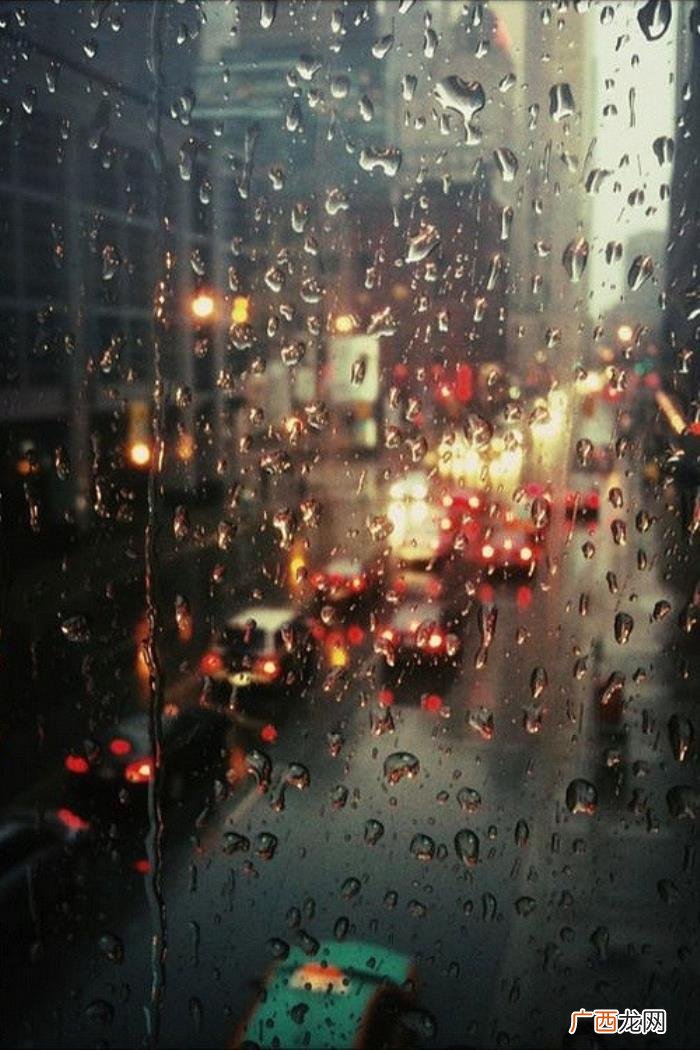 值得朋友圈珍藏的句子｜下雨了 描写下雨的句子