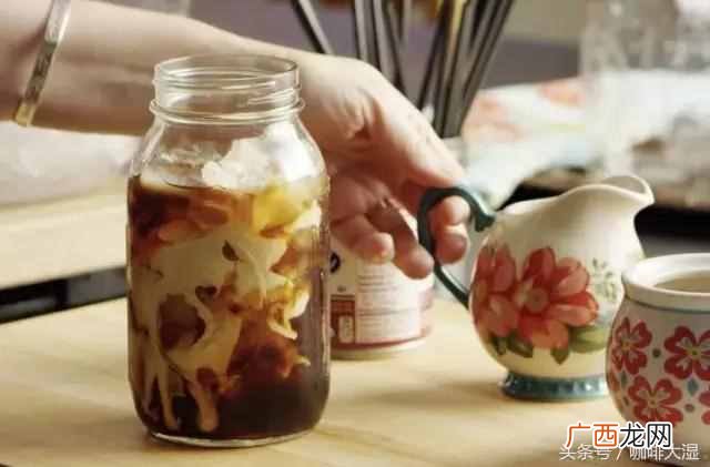 如何用速溶咖啡在家做冰咖啡？？适合在家里制作的冰咖啡有哪些？