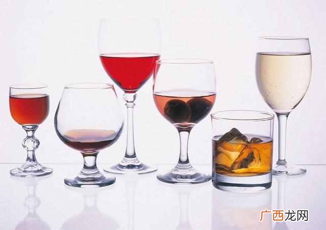 一瓶白酒等于多少啤酒和红酒？