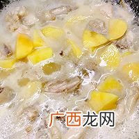 土豆焖鸡
