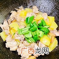 土豆焖鸡