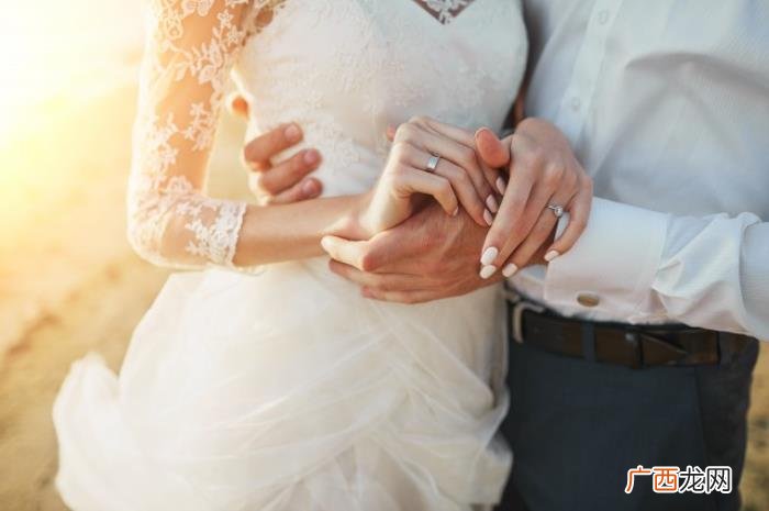 已婚男人对你动心的表现 已婚男人动了真情迹象