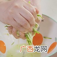 鸡肉西葫芦饼
