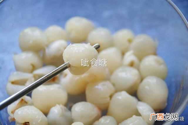 荔枝糖水罐头的做法？爱吃荔枝又怕上火，这样做