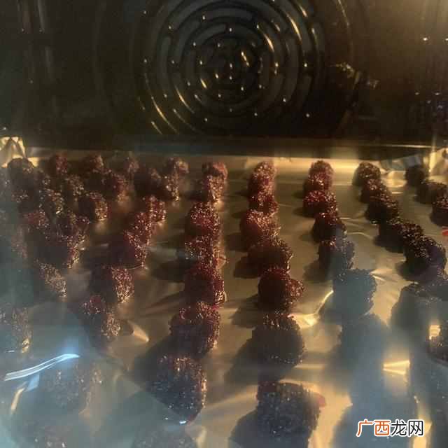 杨梅干怎么做好吃？杨梅上市吃不完，不妨做个杨梅干