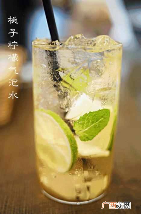 教你如何制作简单夏日青柠气泡水？清新爽口还好学，从此夏天告别凉