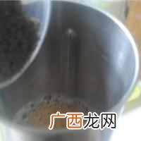 怎么自己在家里做黑芝麻豆浆呢？？一碗浓稠香醇的黑芝麻豆浆的做法