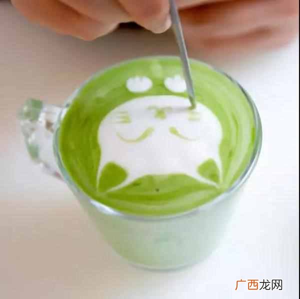 如何自制抹茶奶茶,拉出漂亮的花?抹茶拿铁制作教程
