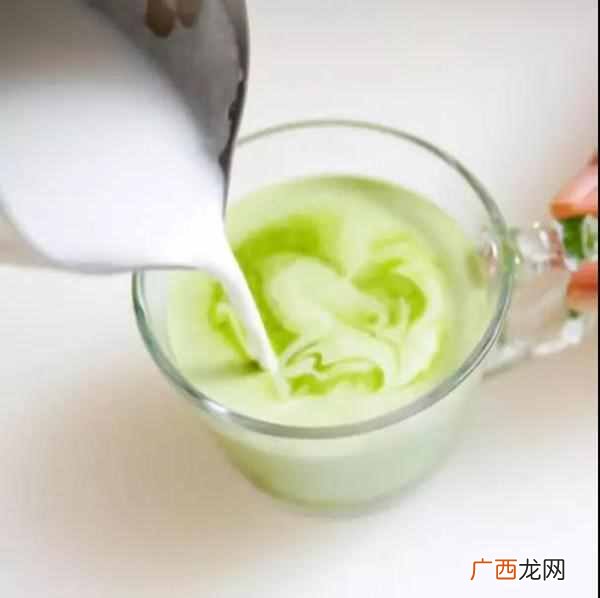 如何自制抹茶奶茶,拉出漂亮的花?抹茶拿铁制作教程