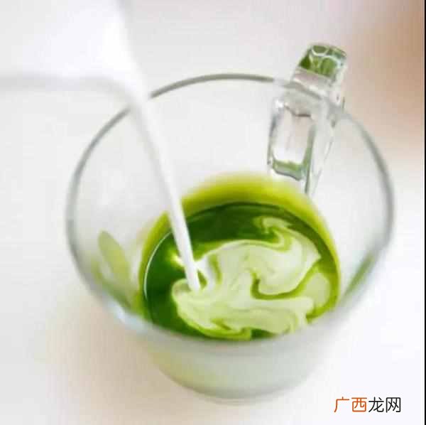 如何自制抹茶奶茶,拉出漂亮的花?抹茶拿铁制作教程