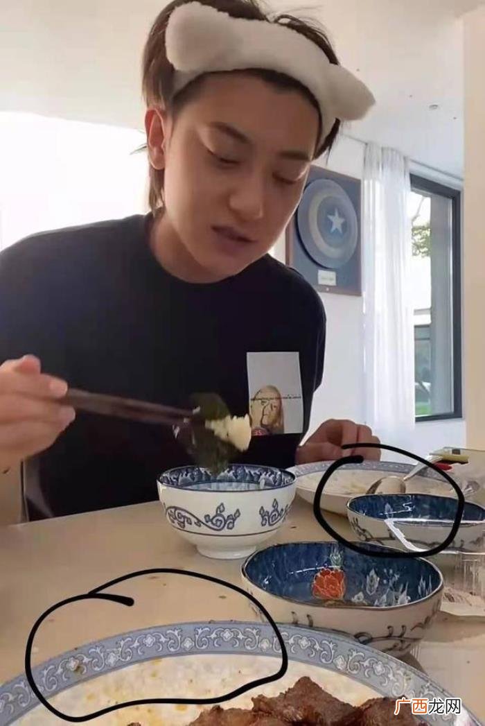 黄子韬女朋友，黄子韬被疑恋小7岁网红