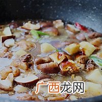 黄焖鸡米饭