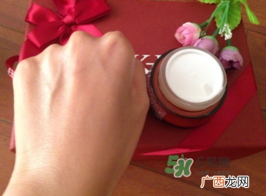 sk2大红瓶面霜清爽版和滋润版区别_哪个好