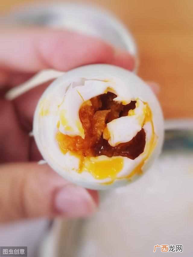 咸蛋的蛋黄为什么会出油??如今咸鸭蛋黄,为什么个个都流油?