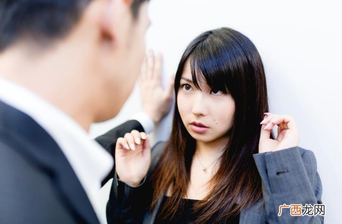 女人遇到前任是什么感觉，分手后再遇到前任时