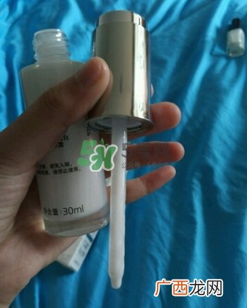 olay淡斑小白瓶和olay光感小白瓶哪个好？