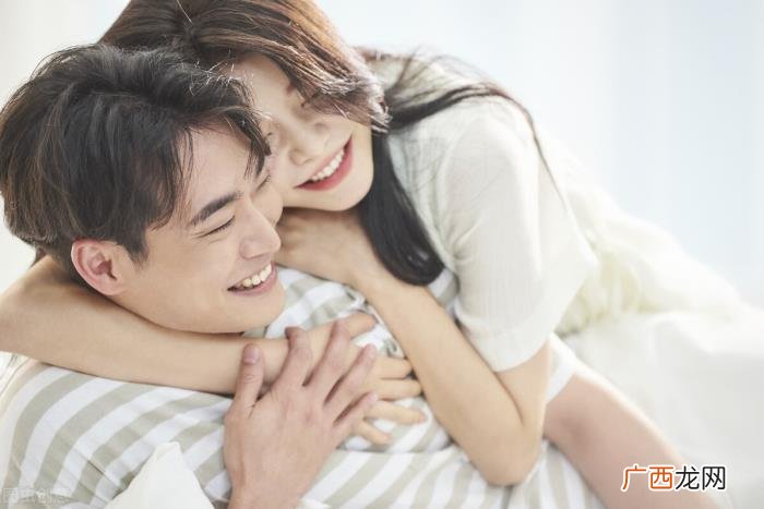 男生喜欢一个人会很想吻她吗，男人会喜欢女人强吻吗