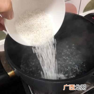 怎样自己在家做草莓椰奶冻？？史上最好吃的草莓椰奶冻做法