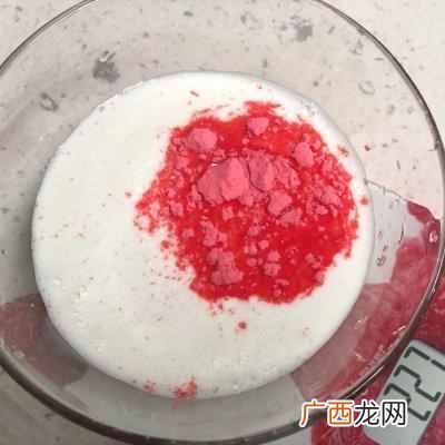 怎样自己在家做草莓椰奶冻？？史上最好吃的草莓椰奶冻做法