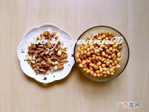 怎么自己做健康的核桃花生饮品？核桃花生养生豆浆，堪称完美的饮品