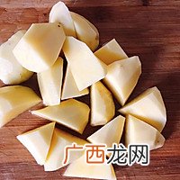 鸡肉炖土豆