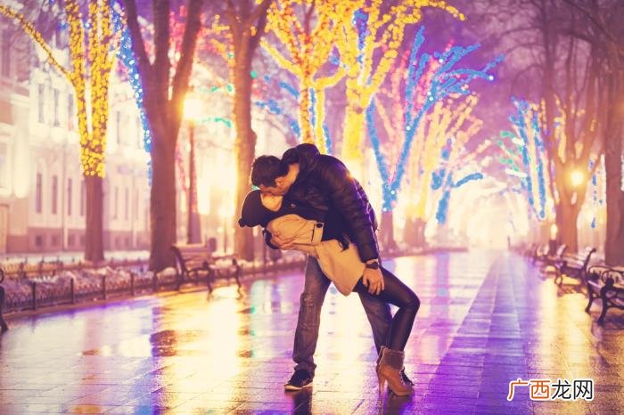 哄情人开心的暧昧情话，27句情人节暖人情话