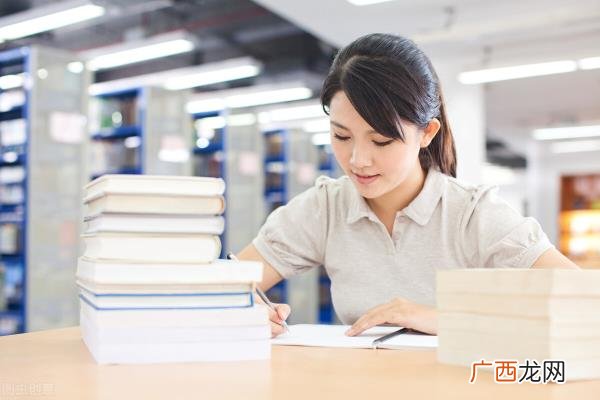 爱一个人要怎么办，爱上一个不该爱的人怎么办