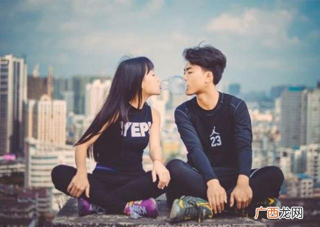 给老婆打电话，她忘了挂断，听了5分钟，才知自己头上有多绿