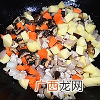 香菇土豆肉丁焖饭